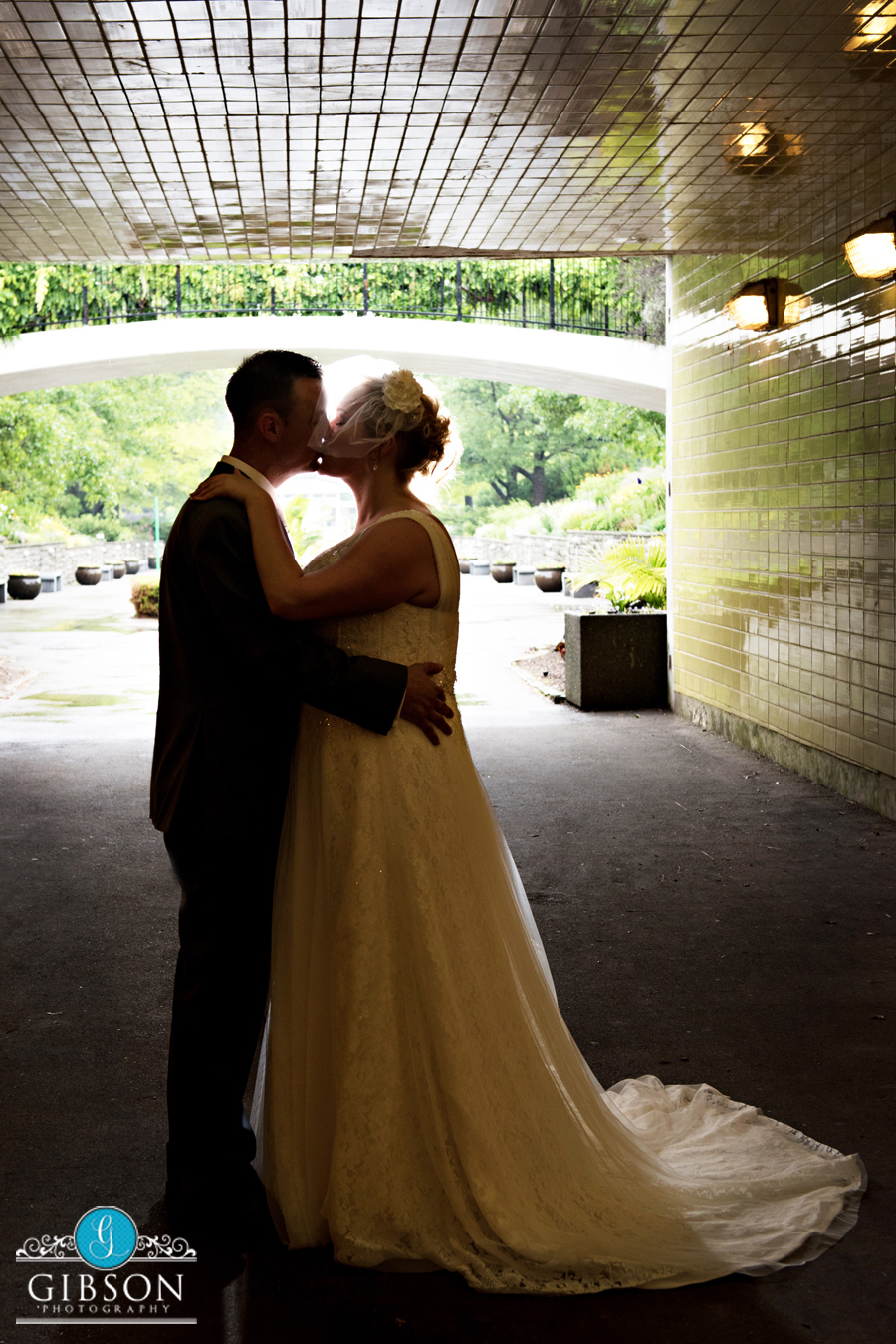 outdoor rain photos, bride and groom, wedding photography