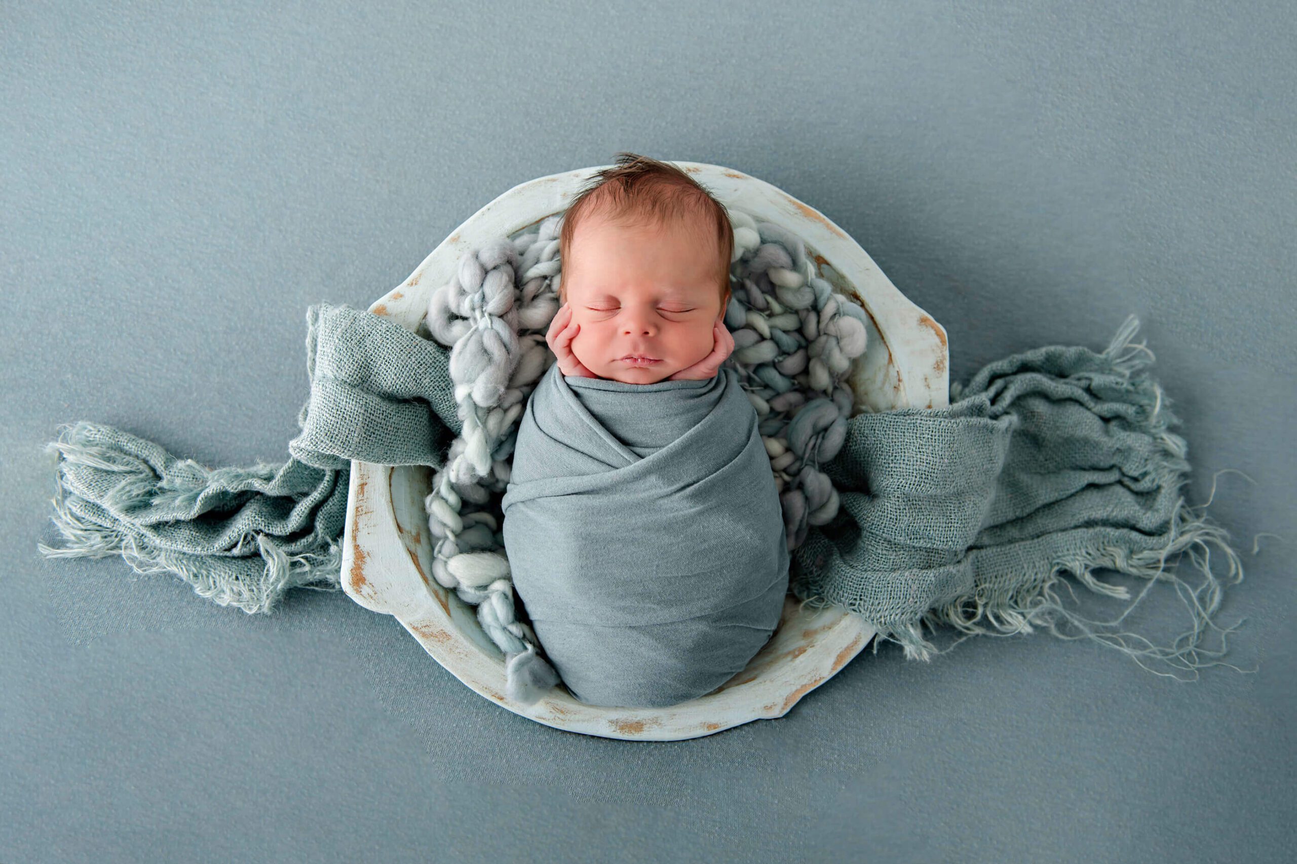 baby in a bowl newborn photographer Toronto