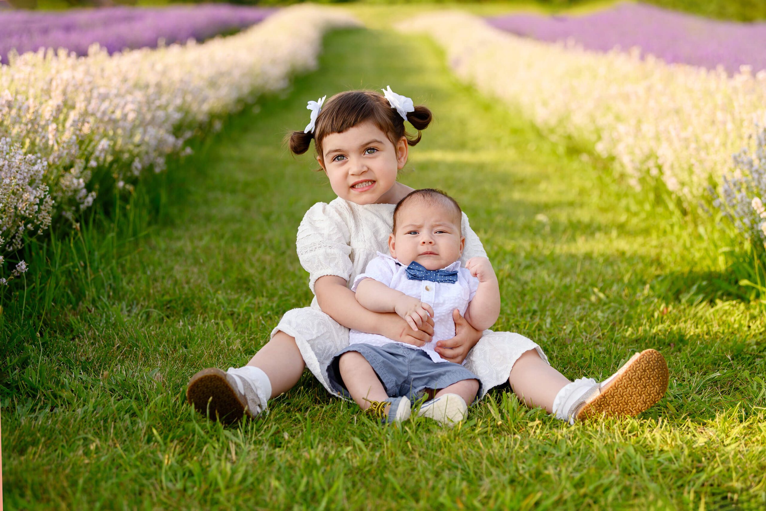 siblings in a lavender farm for the Toronto family photos